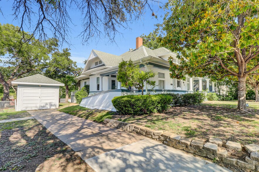 More Photos Of 312 S Tennessee St, McKinney Office For Lease