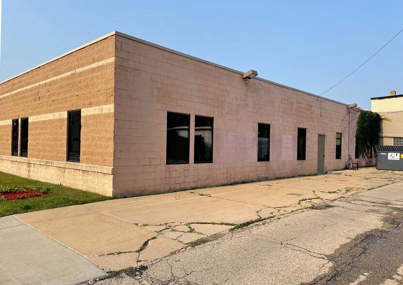More Photos Of 902 Milwaukee Ave, South Milwaukee Medical For Sale