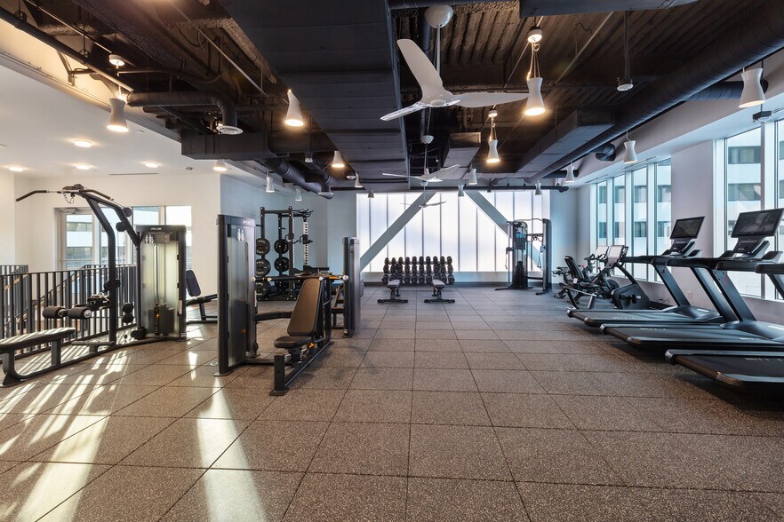 More Photos Of 2 Bethesda Metro Ctr, Bethesda Office For Lease