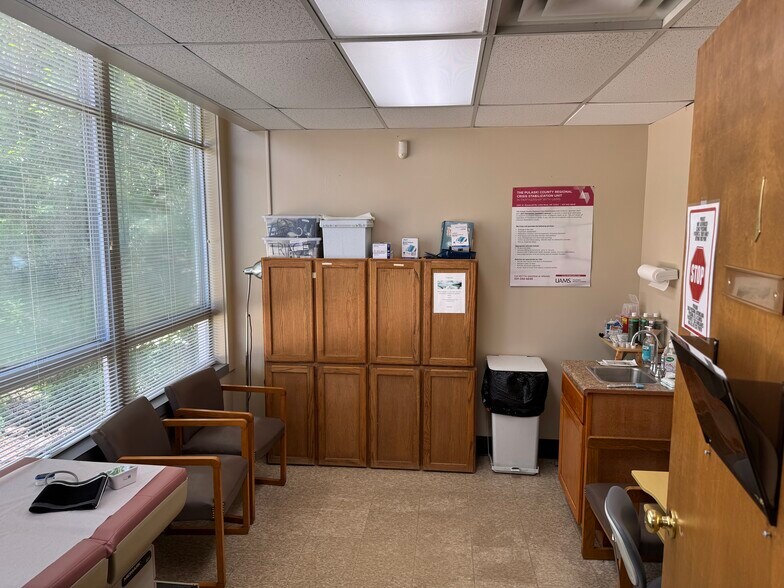 More Photos Of 201 E Roosevelt Rd, Little Rock Medical For Sale