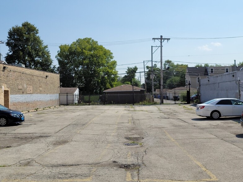 More Photos Of 3265 W Armitage Ave, Chicago Office Residential For Sale