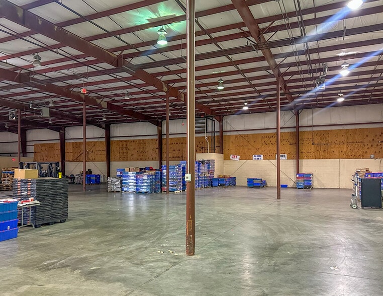 More Photos Of 1351 Eisenhower Blvd, Harrisburg Warehouse For Lease