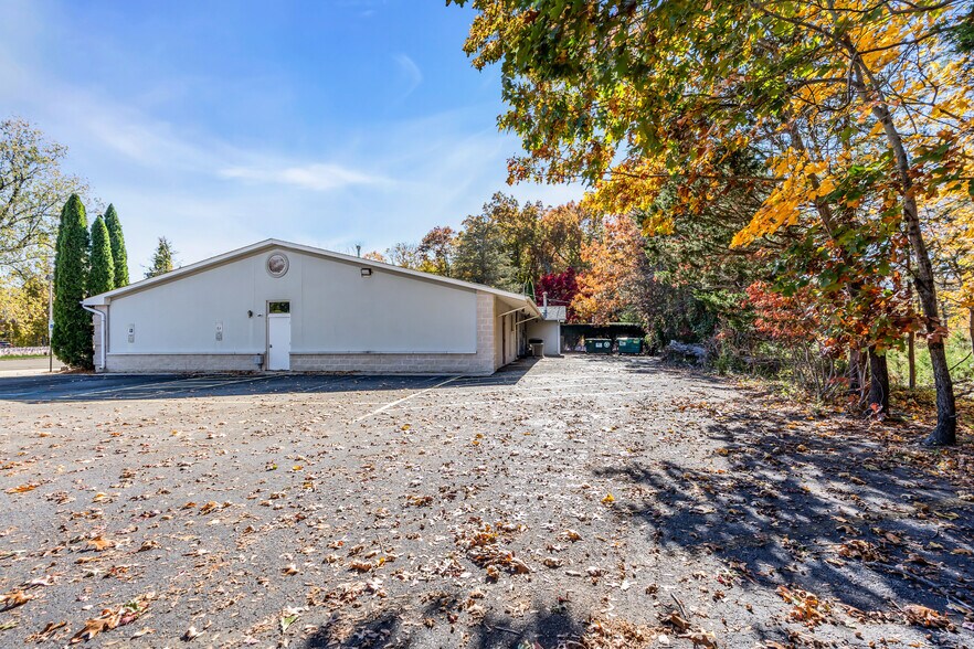 More Photos Of 150 W Veterans Hwy, Jackson Funeral Home For Sale