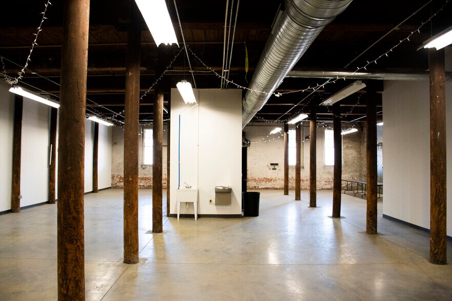 More Photos Of 110 Newton St, Danville Warehouse For Sale