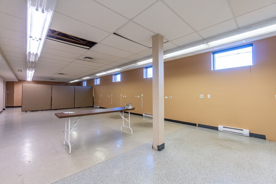 More Photos Of 786 St King E, Sherbrooke Storefront Retail Office For Sale