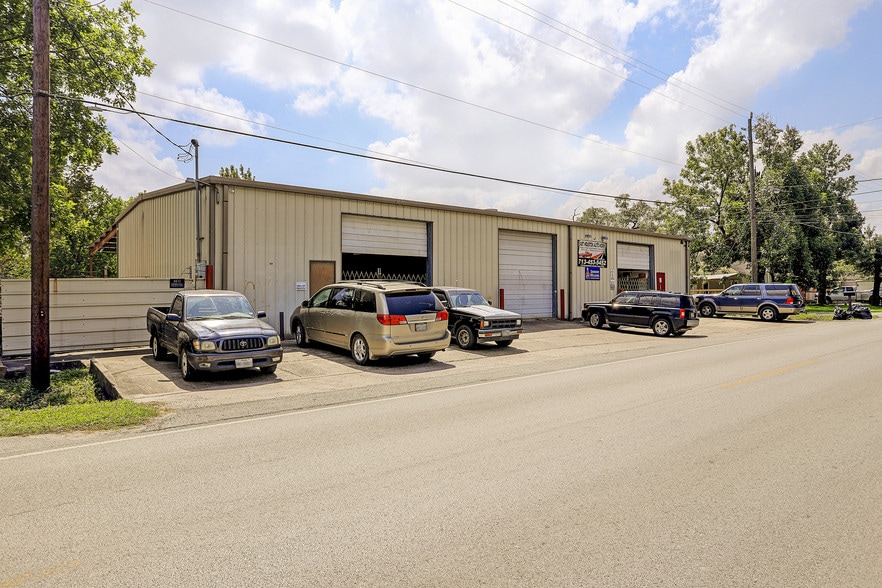 More Photos Of 1125 Cloverleaf St, Houston Industrial For Sale
