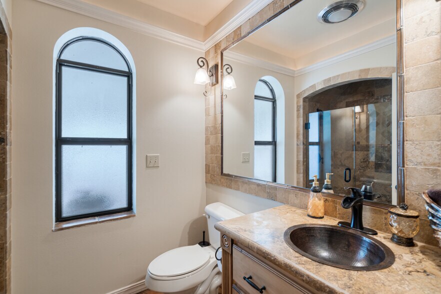 More Photos Of 505 Gilchrist Ln, Del Rio Specialty For Sale