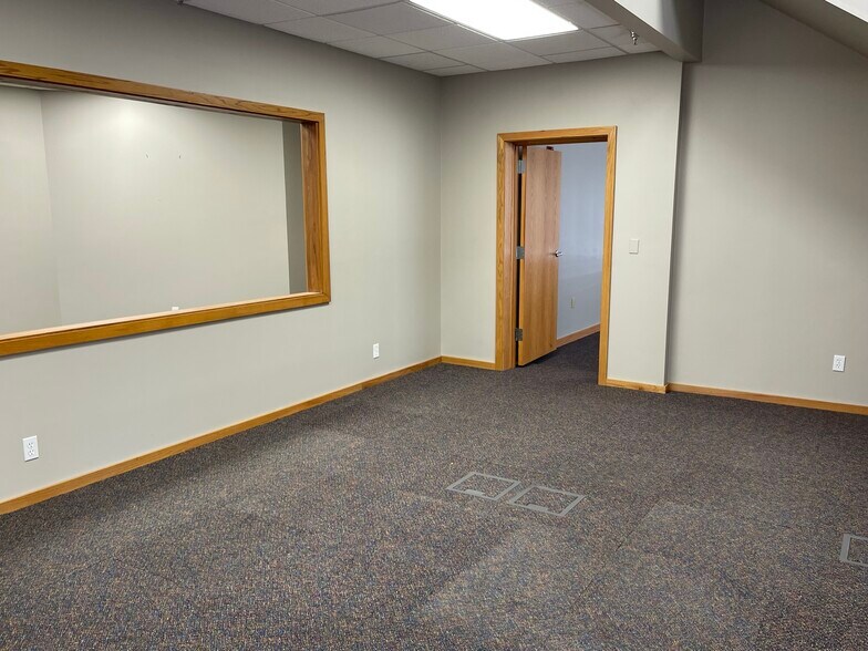 More Photos Of 12730 S Pflumm Rd, Olathe Office For Sale