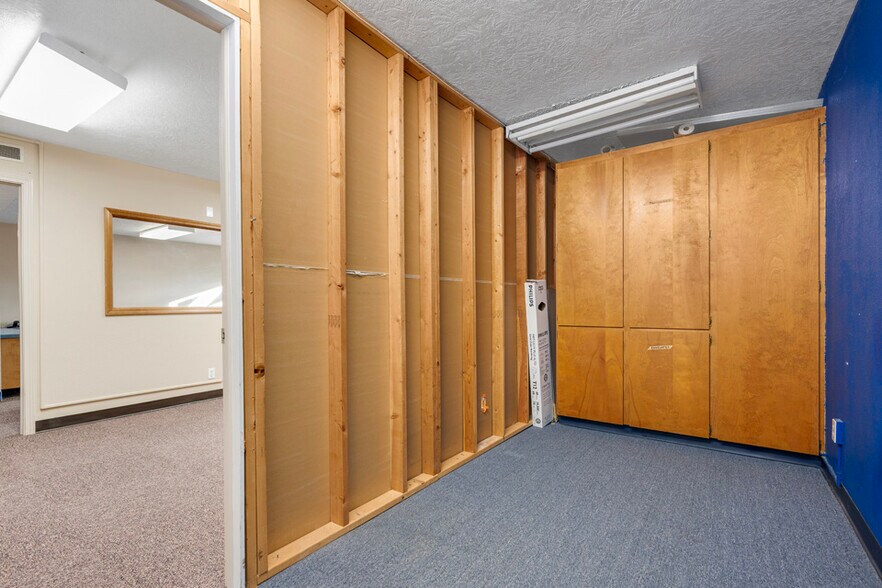 More Photos Of 1149-1159 SW 4th Ave, Ontario Office For Sale