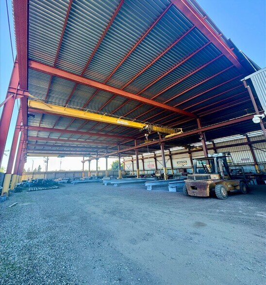 More Photos Of 1394 E 9th St, Pomona Contractor Storage Yard For Lease