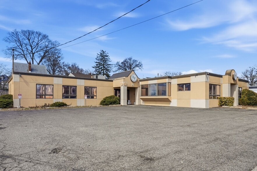 More Photos Of 795 Main St, Hackensack Office For Lease