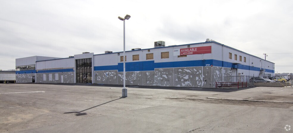 More Photos Of 2727 Kurtz St, San Diego Research And Development For Lease