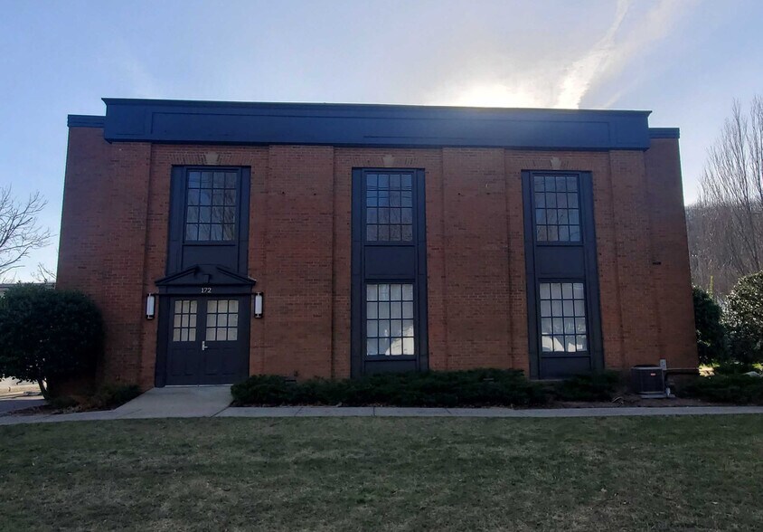 Primary Photo Of 128 Amity Rd, Woodbridge Office For Sale