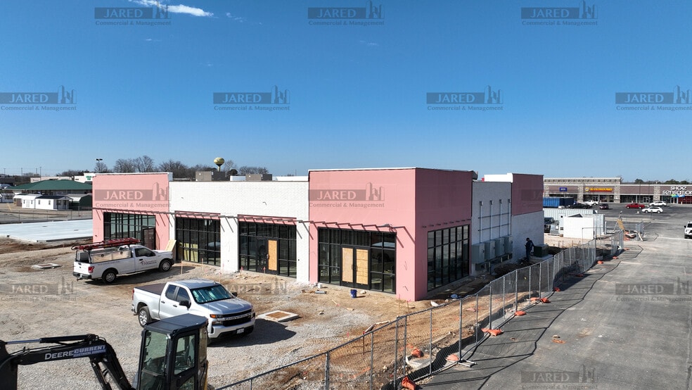 More Photos Of 1565-1585 S Jefferson Ave, Lebanon General Retail For Lease