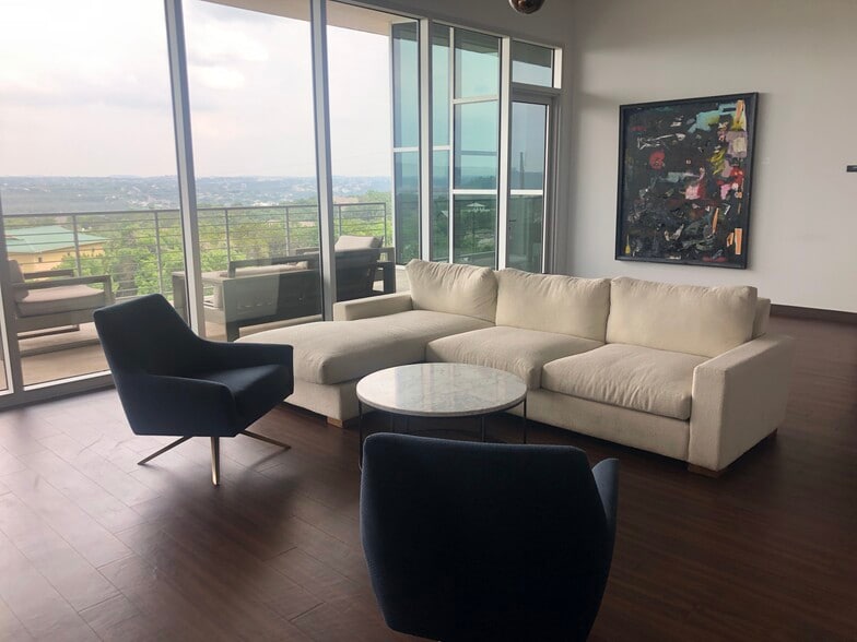 More Photos Of 4229 N FM 620 Hwy, Austin Showroom For Sale