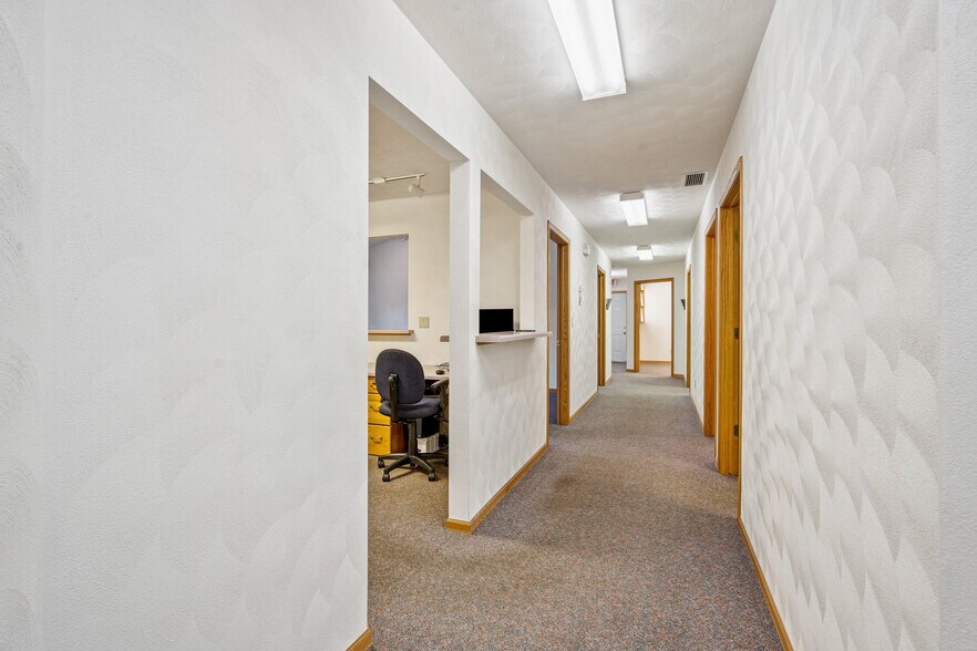 More Photos Of 219 N Canal St, Annawan Office For Sale