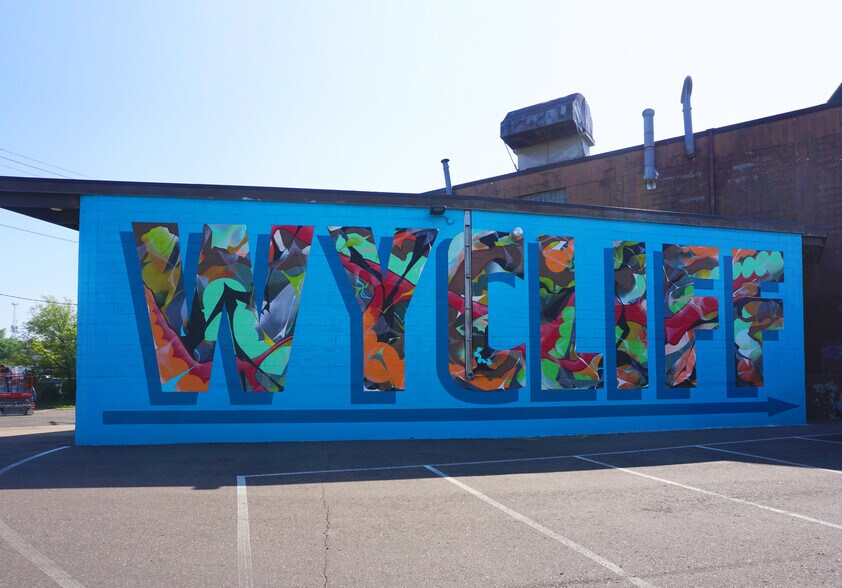 More Photos Of 2327 Wycliff St, Saint Paul Manufacturing For Lease