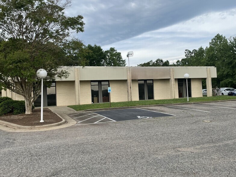 More Photos Of 1835 Davie Ave, Statesville Medical For Sale