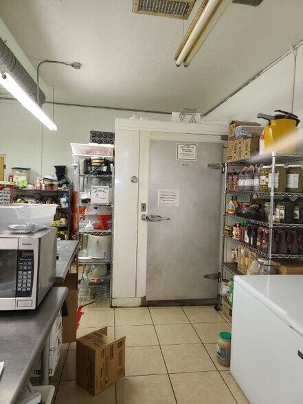 More Photos Of 120 S Echo St, Holdenville Bar For Sale