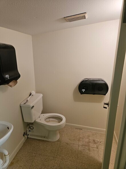 More Photos Of 4903 NW Industrial Dr, San Antonio Warehouse For Lease