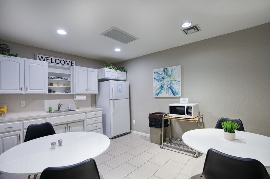 More Photos Of 312 N Alma School Rd, Chandler Medical For Lease