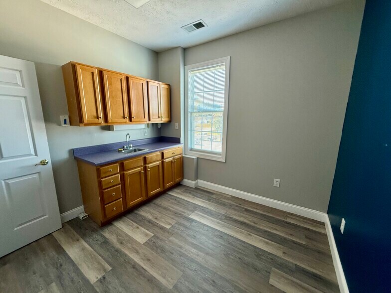 More Photos Of 2915 Raeford Rd, Fayetteville Medical For Lease