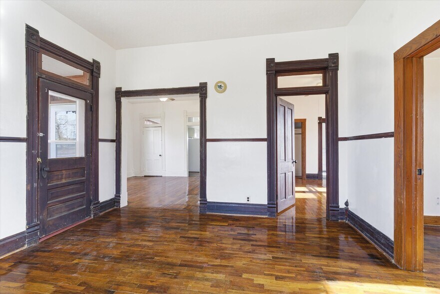 More Photos Of 722 N Maple Ave, Mountain Grove Office For Sale