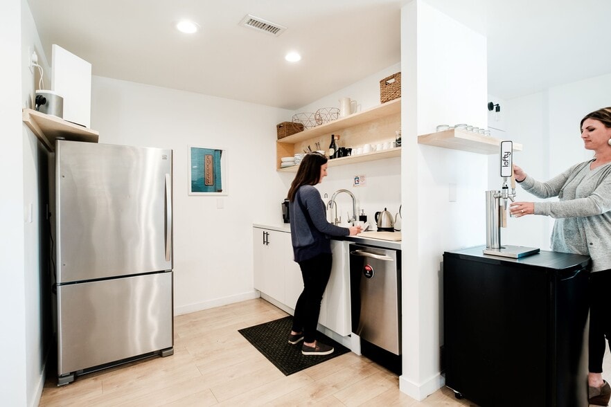 More Photos Of 125 S Highway 101, Solana Beach Coworking Space