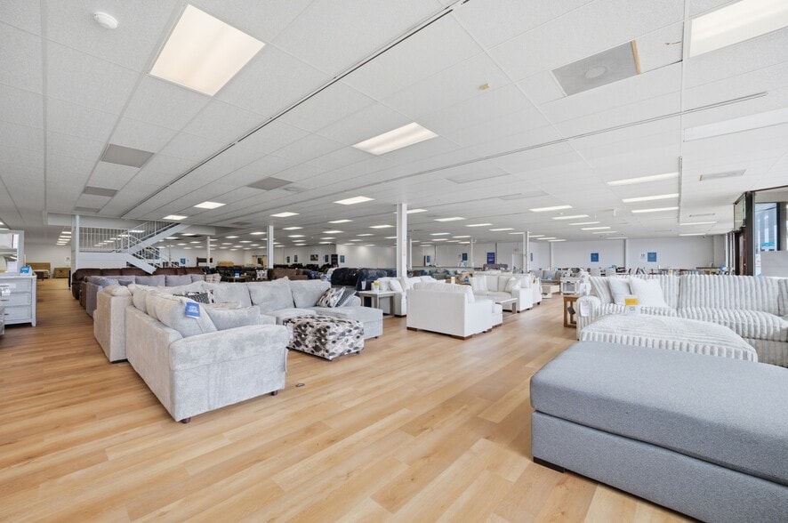 More Photos Of 6542 E Virginia Beach Blvd, Norfolk Freestanding For Lease