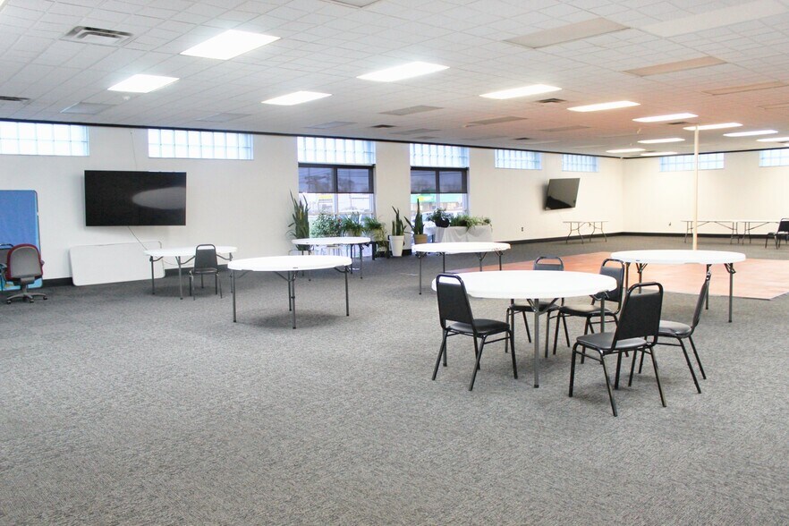 More Photos Of 651 E Main St, Dayton Office For Sale