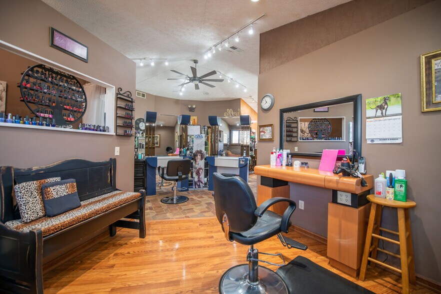More Photos Of 411 W Canal St, Malvern General Retail For Sale