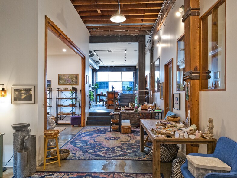 More Photos Of 6161 Santa Monica Blvd, Los Angeles Loft Creative Space For Lease