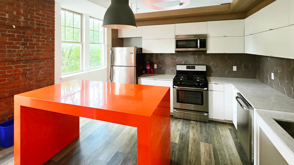 More Photos Of 4590 Main St, Manayunk Office For Lease