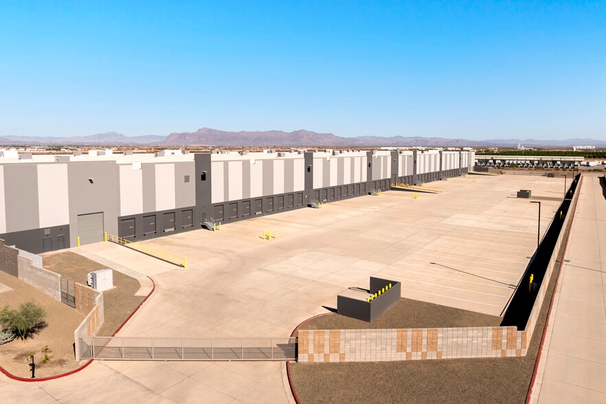 More Photos Of 6935 S Crismon Rd, Mesa Warehouse For Lease