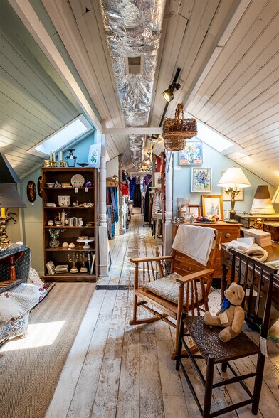 More Photos Of 3301 Franklin Ave, Millbrook General Retail For Sale