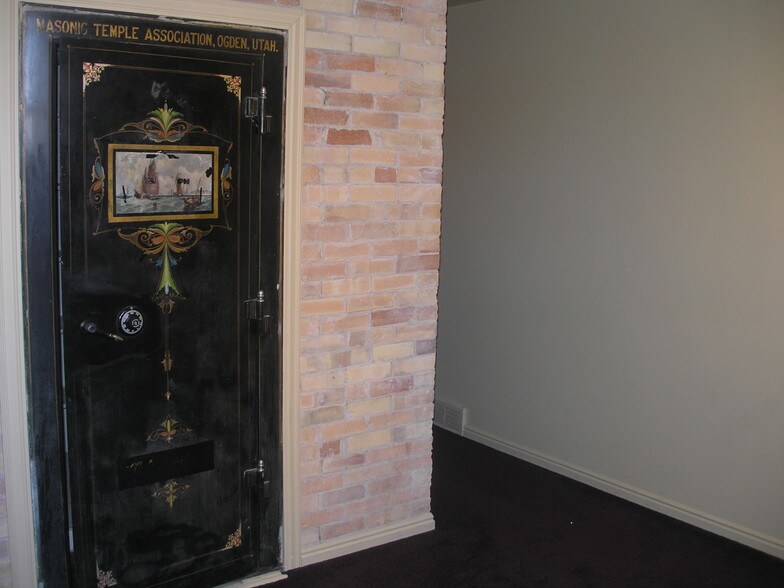 More Photos Of 2550 Washington Blvd, Ogden Office For Lease