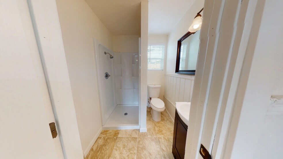 More Photos Of 2715 Twin View Blvd, Shasta Lake Multifamily For Sale