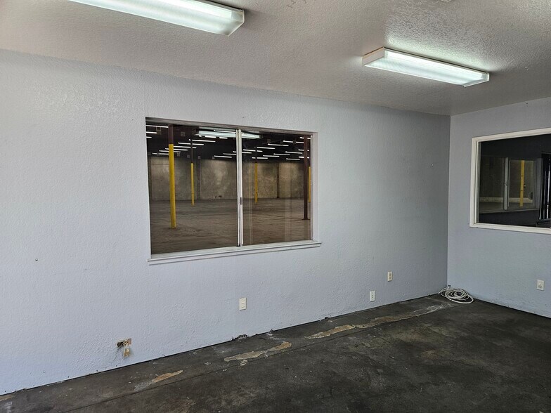 More Photos Of 2084 Lapham Dr, Modesto Warehouse For Sale