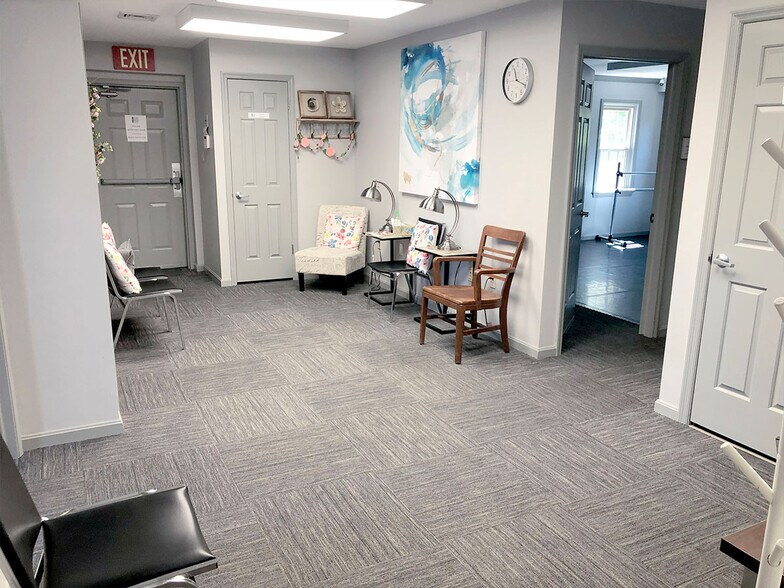 More Photos Of 1525 Oregon Pike, Lancaster Office For Sale
