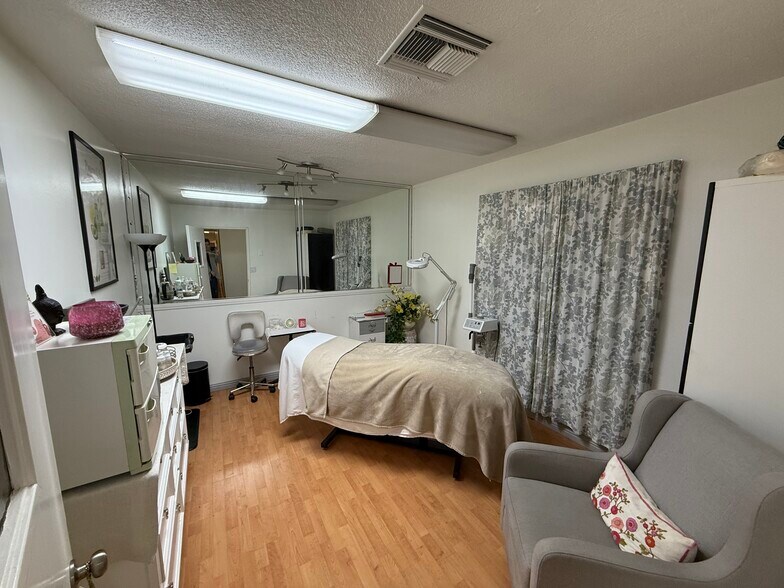 More Photos Of 11607-11609 W Washington Blvd, Los Angeles General Retail For Sale