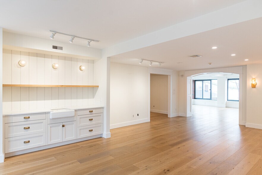 More Photos Of 58 Merrimac St, Newburyport Office Residential For Lease