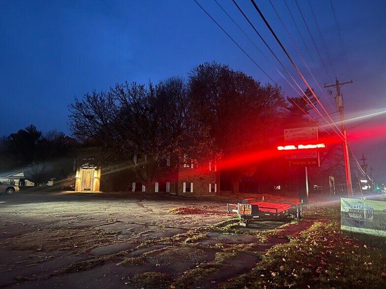 More Photos Of 1444 E Green Bay St, Shawano Office For Lease