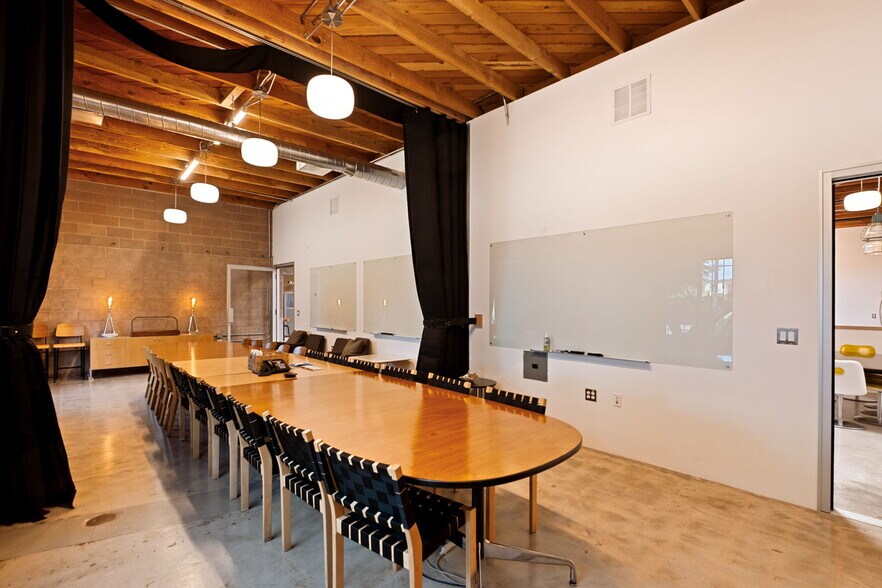 More Photos Of 5450-5458 W Washington Blvd, Los Angeles Office For Lease