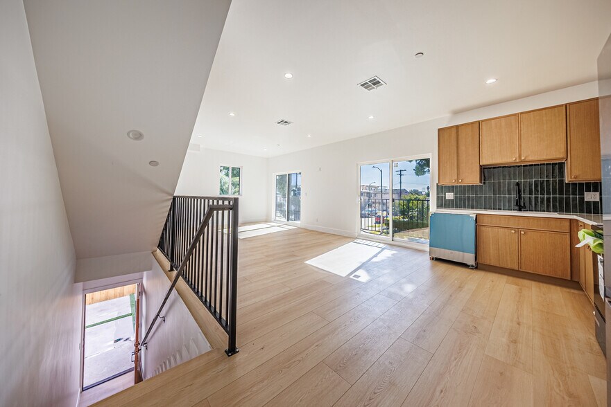 More Photos Of 2938 S Sycamore Ave, Los Angeles Apartments For Sale