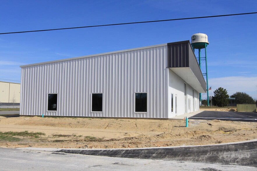 More Photos Of 363 Bulldog Rd, Freeport Distribution For Lease