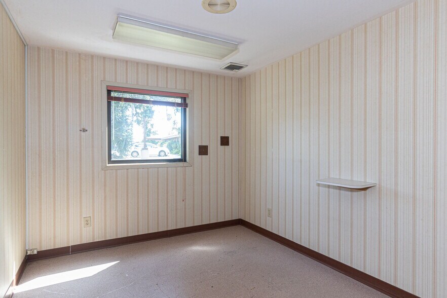 More Photos Of 1906 Warm Springs Rd, Columbus Medical For Sale