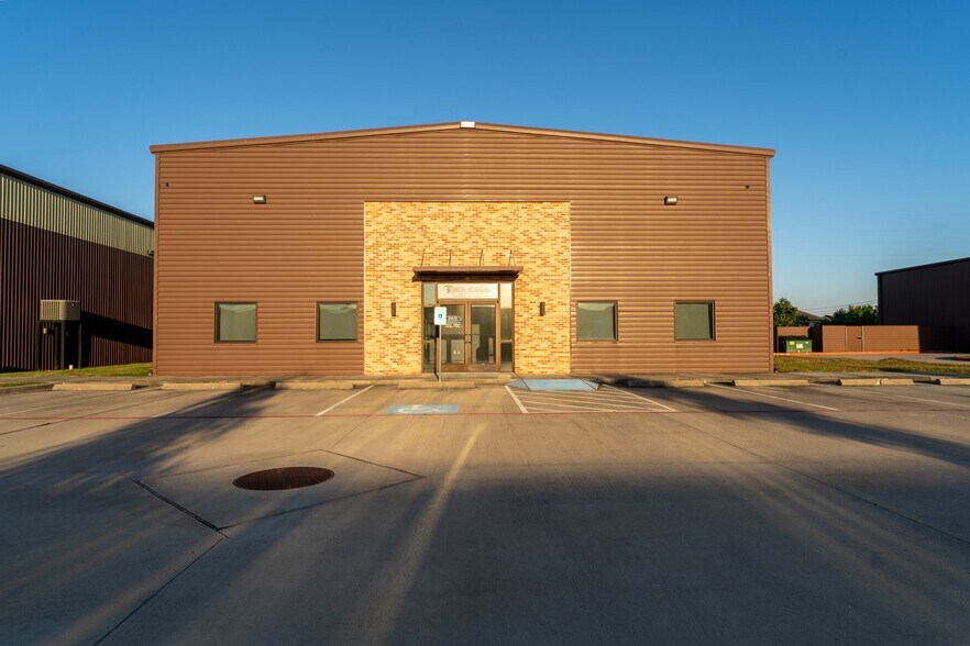 More Photos Of 13462 FM 529 Rd, Houston Light Distribution For Sale