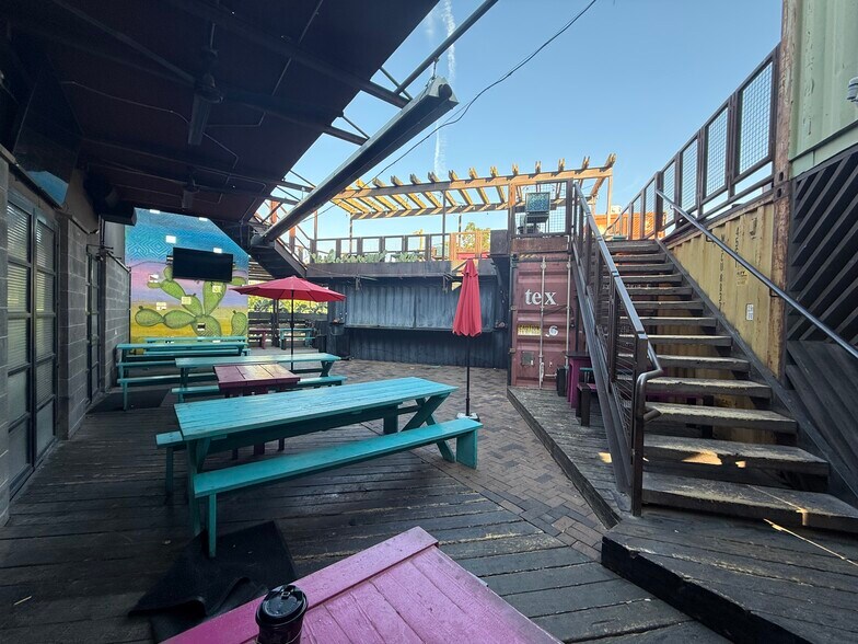 More Photos Of 4935 N Mesa St, El Paso Restaurant For Lease