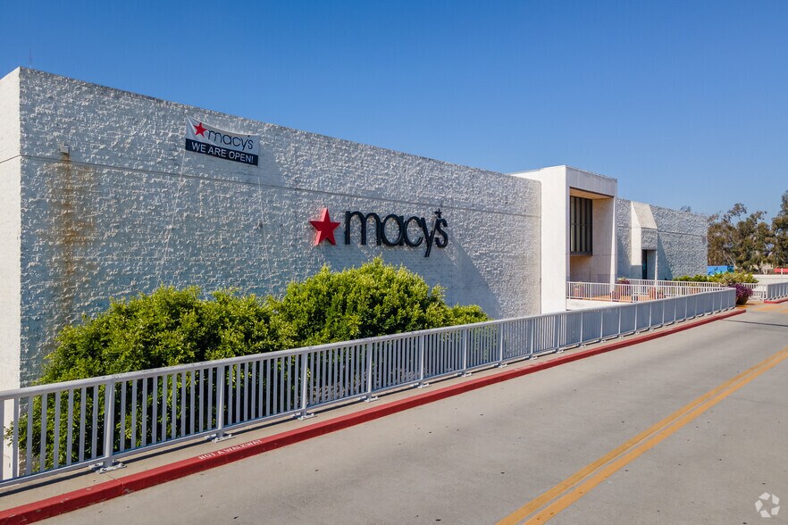 More Photos Of 2700 Colorado Blvd, Los Angeles Unknown For Lease