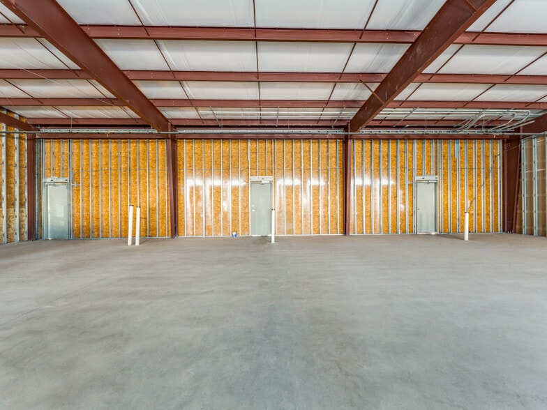 More Photos Of 4926 Golden Quail, San Antonio Storefront For Sale